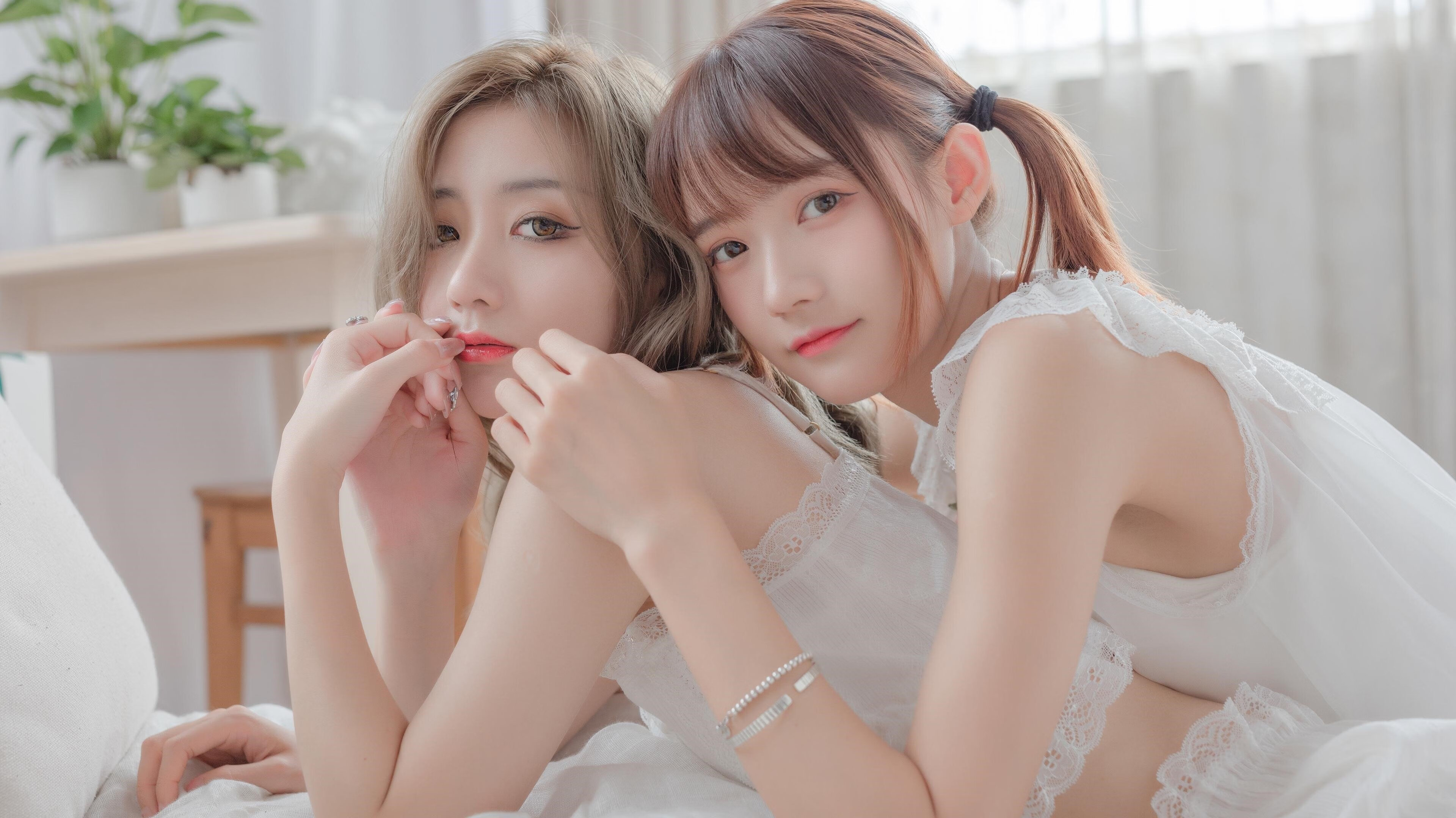 中澳接力前两棒胶着 状态接近巅峰,中澳握手