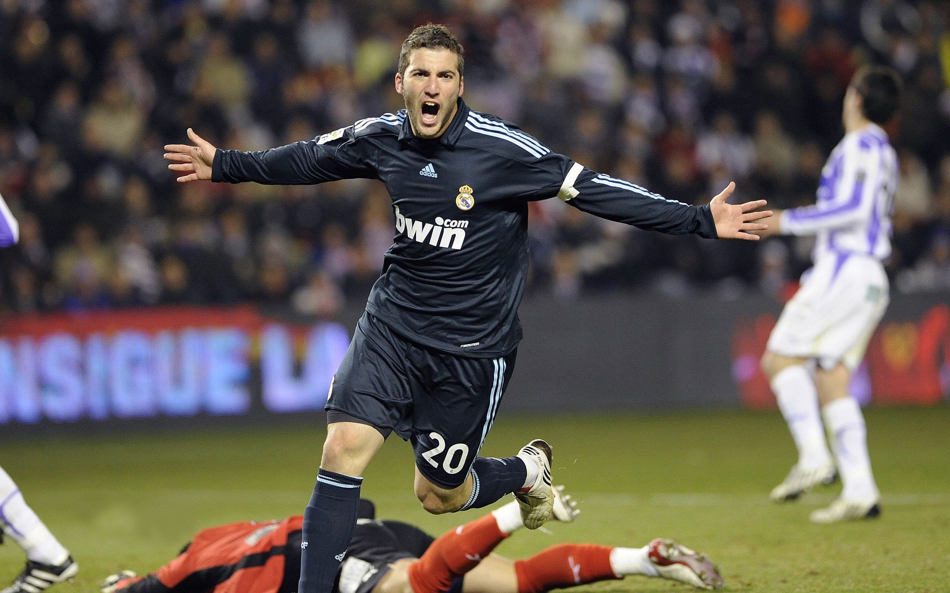 马竞坚持铁血防守打法力保零封，马竞防守反击